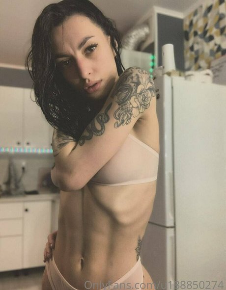 mikki likki erotic model image