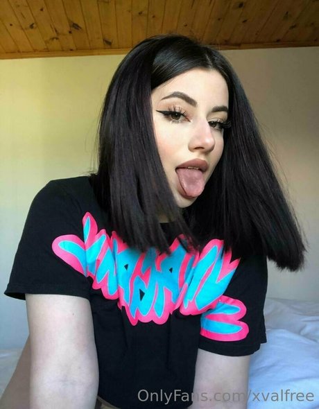 xvalfree adult model pic