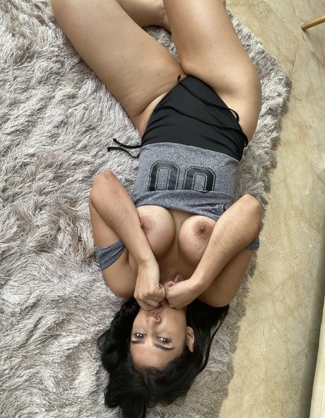 malyia model top gallery