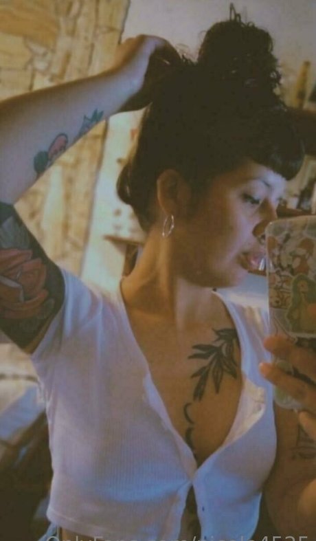 conejani28 adult star image