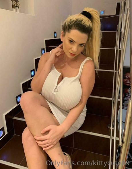 kittycute89 pornstar sex img