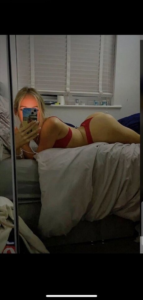 Jess Blackburn top star photo