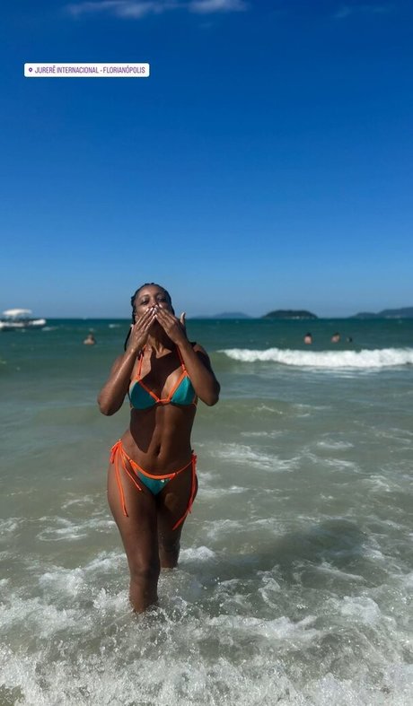 Negra Li beautiful model gallery