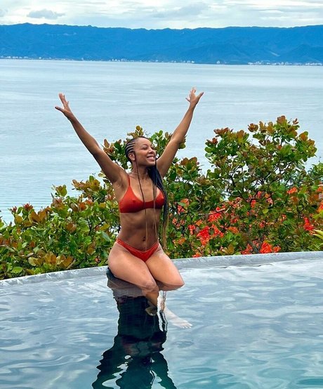 Negra Li sexy pornstar img