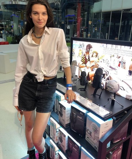 Sasha Zotova adult actress photo