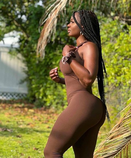 Babeth Lando naked actress gallery