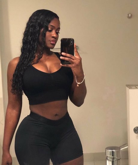 Babeth Lando beautiful model image