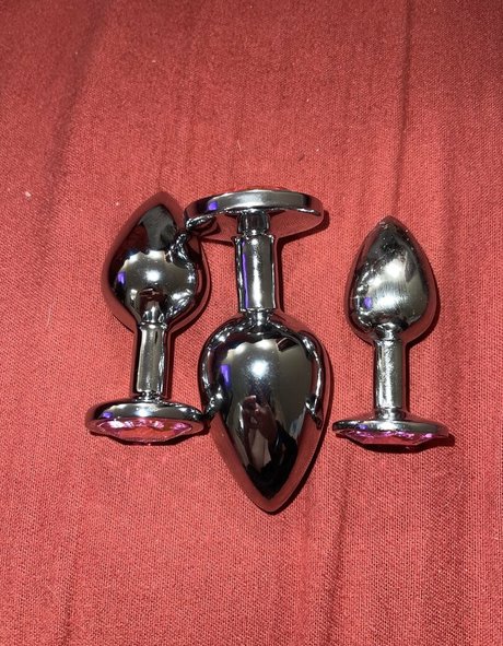 momoffduty actress pictures