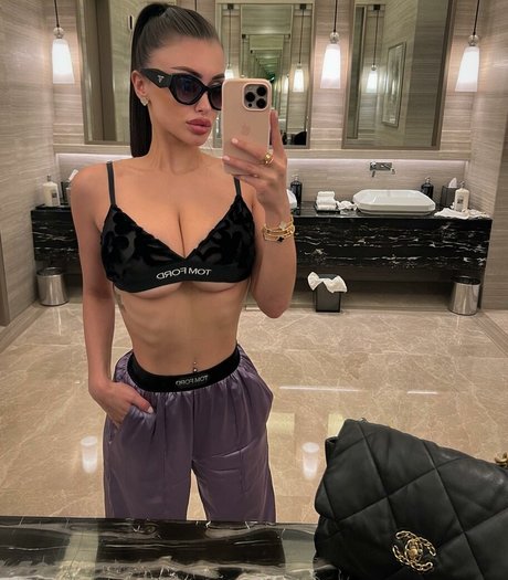 Lucrezia De Lellis star top img