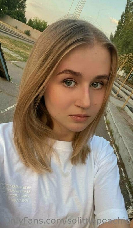 solittlepeachie high quality actress gallery