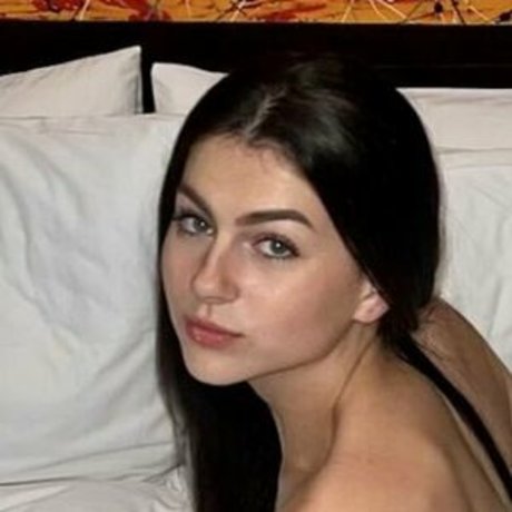 Saffron Healey high quality actress pic