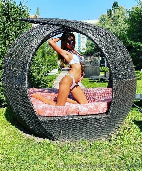 hot and wild naked actress images