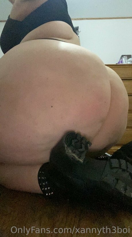 xannyth3boi model naked photos