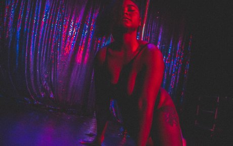 averyjane nude model image