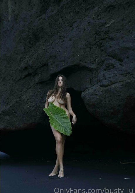 busty ju pretty model images