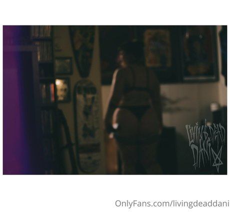 livingdeaddani sexy actress pictures