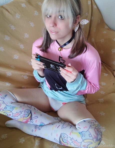 CherryShakeMin model nude galleries