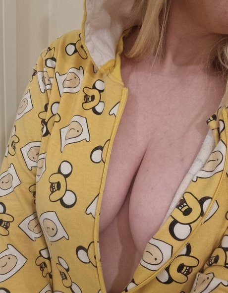 LittleBee high quality pornstar gallery