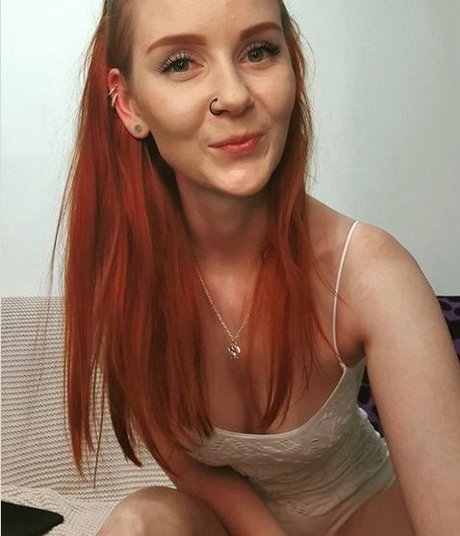 LittleBee sexy pornstar pics