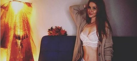 LittleBee pornstar perfect images