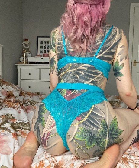 altzoey model top gallery