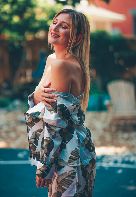 hollythauls model art galleries