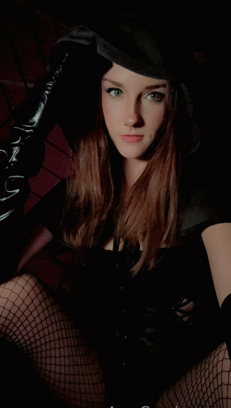 avacruciofree sexy model pic