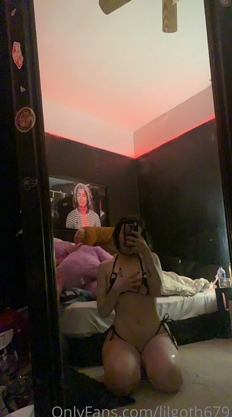 Lilgoth679 pretty model picture