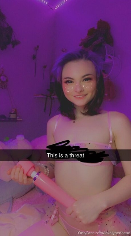 lovelybedhead hot model image