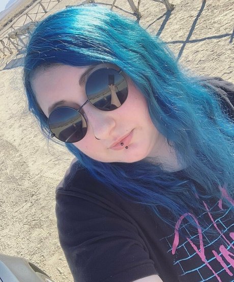 domisbomb pretty actress img