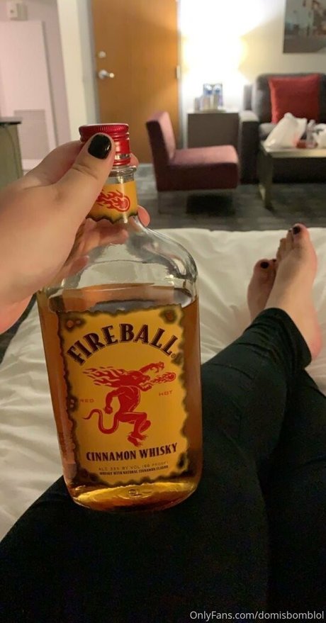 domisbomb star porn photo