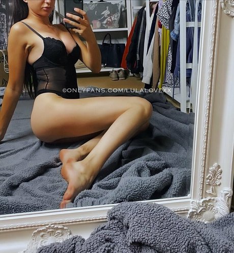 lilyrobinson naked pornstar img