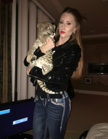 tigerqueen_ pornstar pretty images