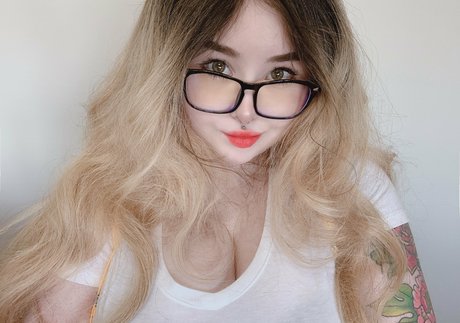 cherrikissu pornstar nude img