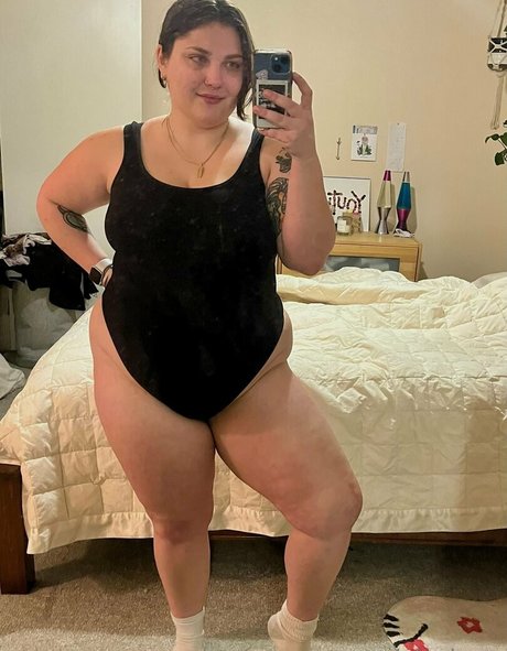 squishwhore model adult img