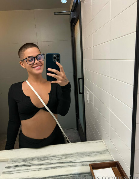 thericandemon nude actress photo