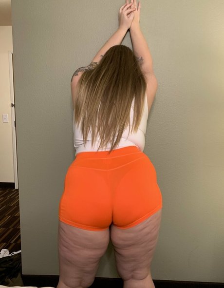 burstingbabe erotic star pic