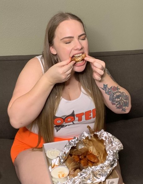 burstingbabe naked star pic