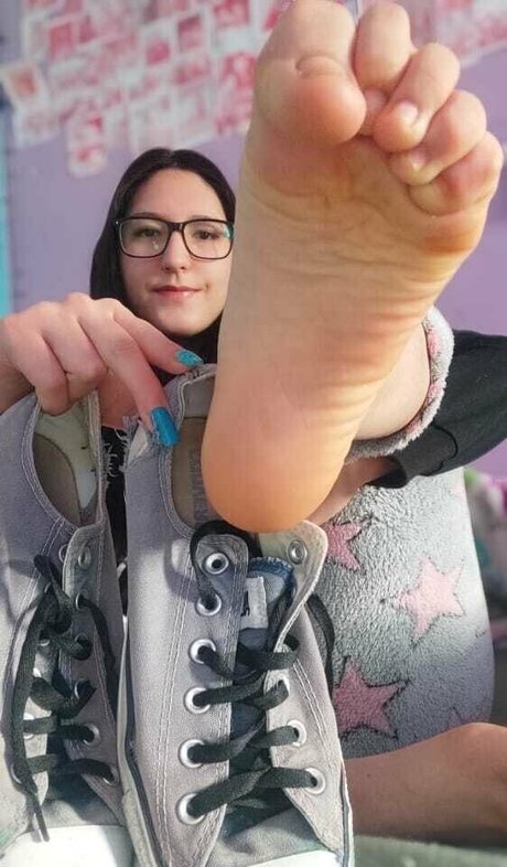 thawniefeet pornstar nude pic