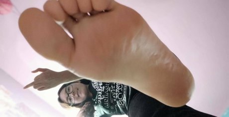 thawniefeet star free pics