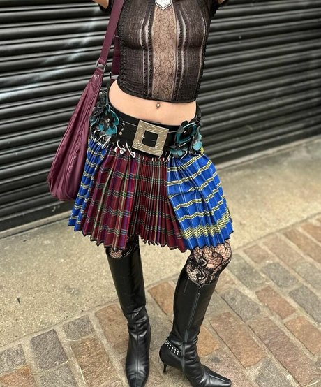 Lara Adkins art star pics