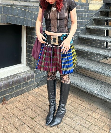 Lara Adkins hd star photos