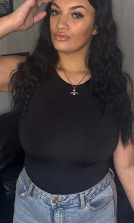 Chloe Ann Whitham model top images