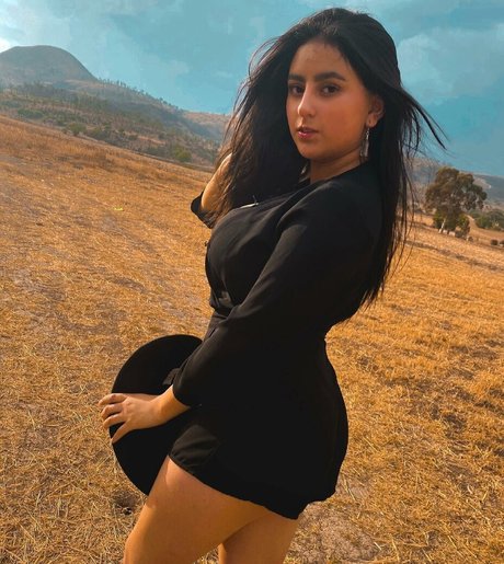 Danahe Vasquez star sexy pic