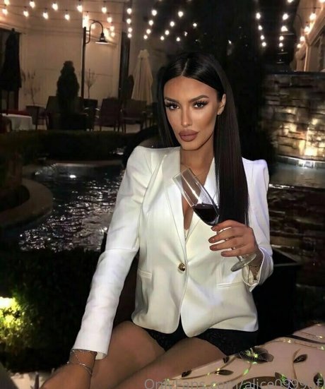 thick blonde onlyfans free xxx img