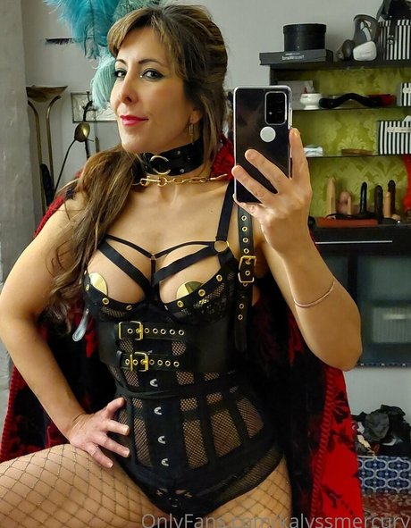 kalyssmercury pretty model photo