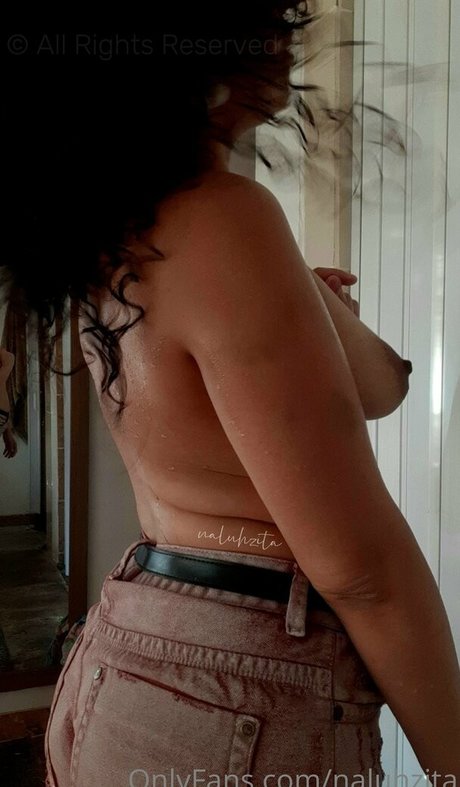 naluhzita model top photo