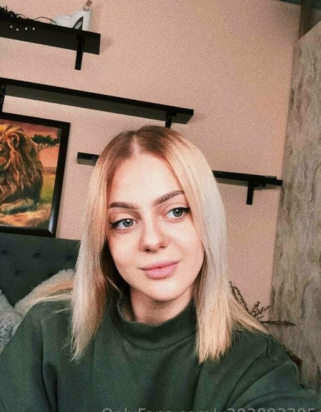 viktoria red erotic pornstar photo