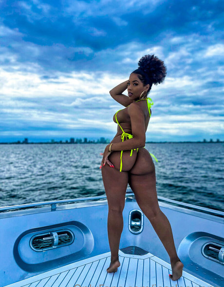 Jessleewong nude star picture