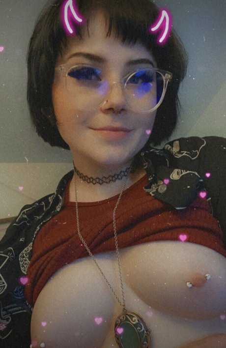 ernestisachicken nude star image